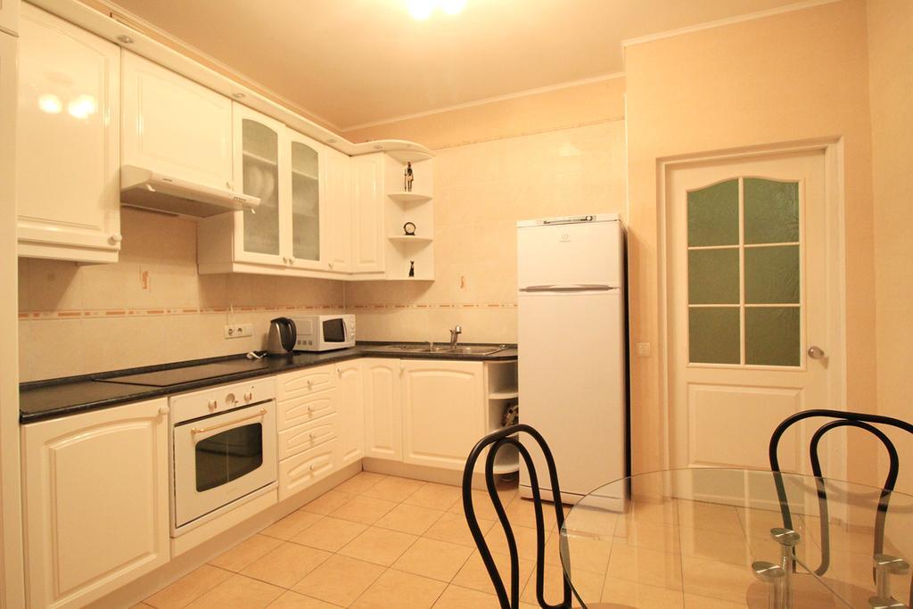 Apartment Poznyaky-Bazhana 基輔 外观 照片