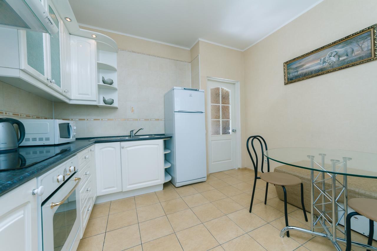 Apartment Poznyaky-Bazhana 基輔 外观 照片